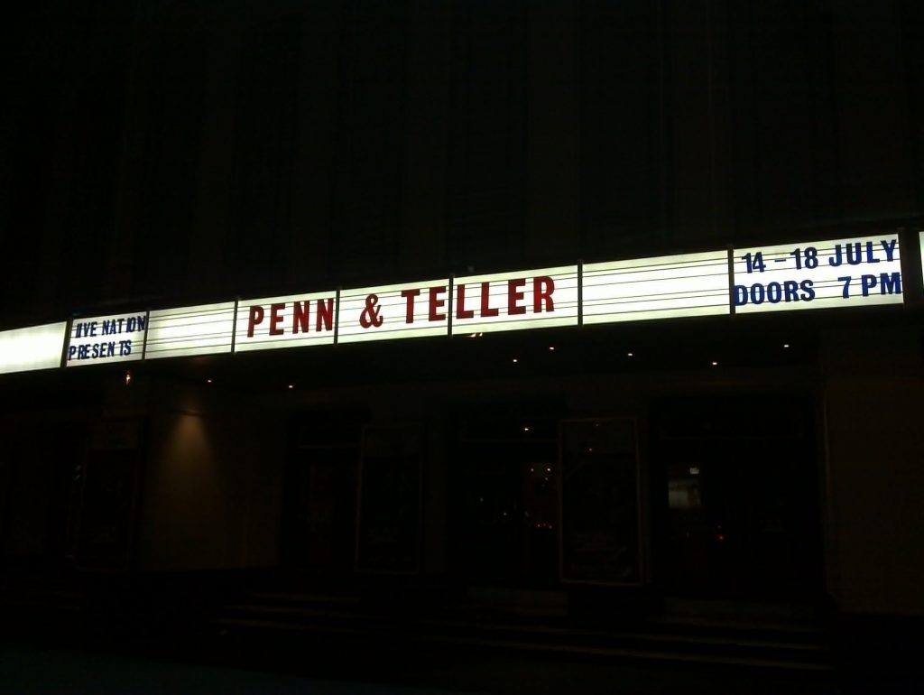 Penn & Teller advertised outside the theatre