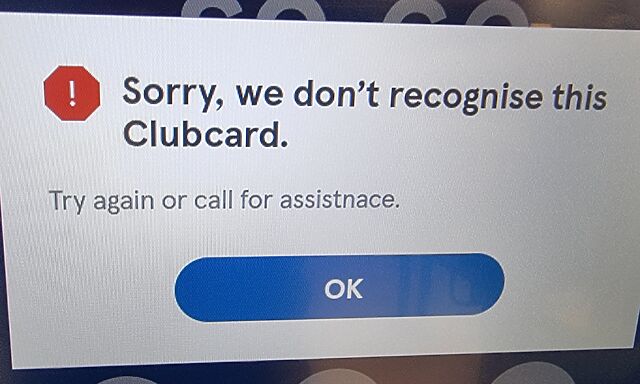 Photo of a self-checkout screen reading "Sorry, we don't recognise this Clubcard. Try again or call for assistnace." [sic]