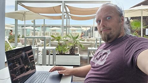 Post: I don't work here!