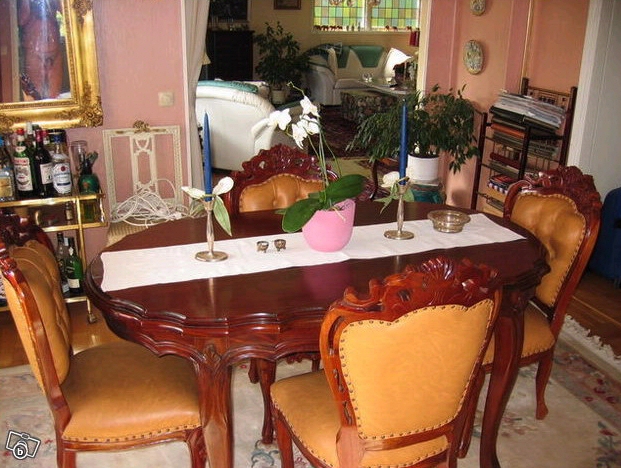 Image representing post: Table For Sale