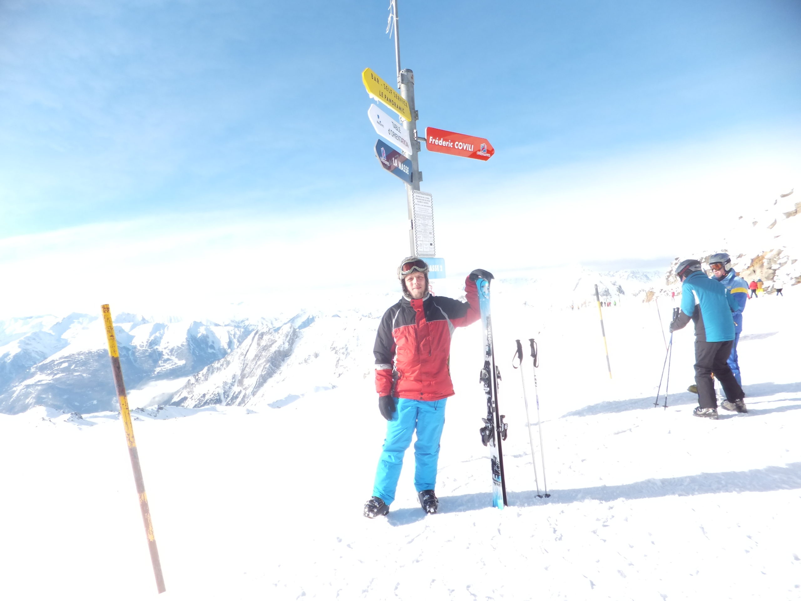 Full image of Dan at the summit of Tougnète, near Méribel. Pardon the wonky horizon: Robin took the photo. Also: Alps happened.