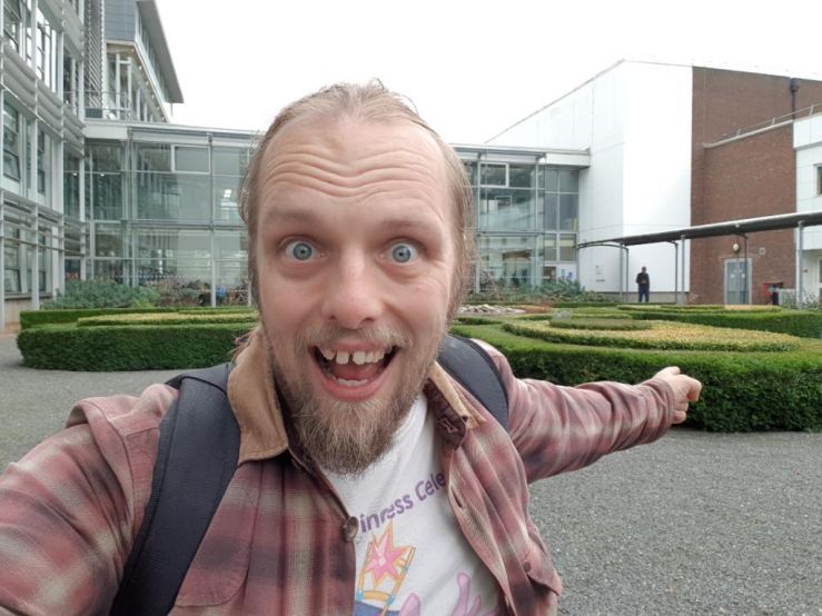 Look! A hedge!