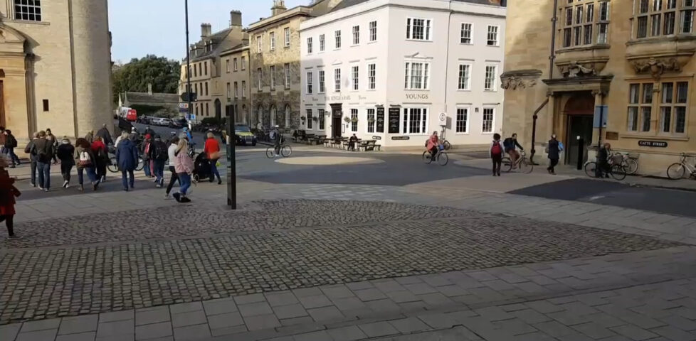 Image representing post: Roundabout at junction of Broad Street/Catte Street, Oxford