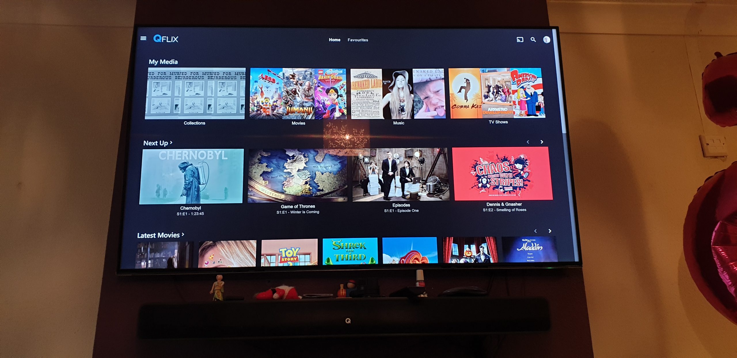 QFlix (media selection) menu showing on a TV