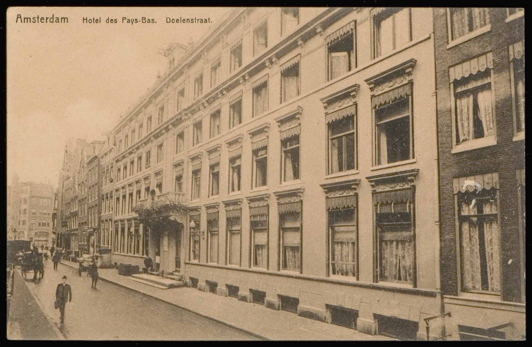 Full image of Hotel des Pays-Bas, Nieuwe Doelenstraat 11 (1910 photo), showing large windows.