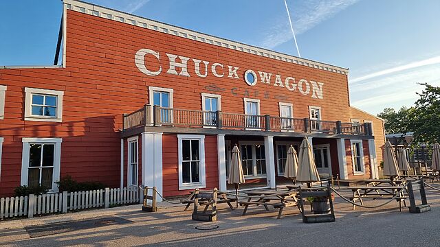 Faux Old-West building painted with lettering identifying it as the Chuck Wagon Cafe.